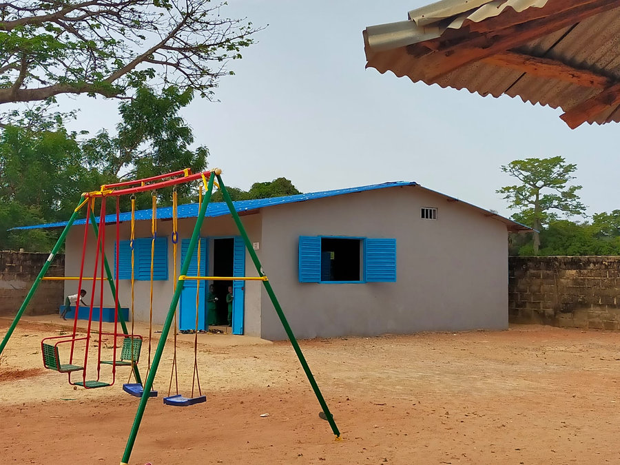 Aula construida en la escuela infantil de Djivente, en Oussouye
